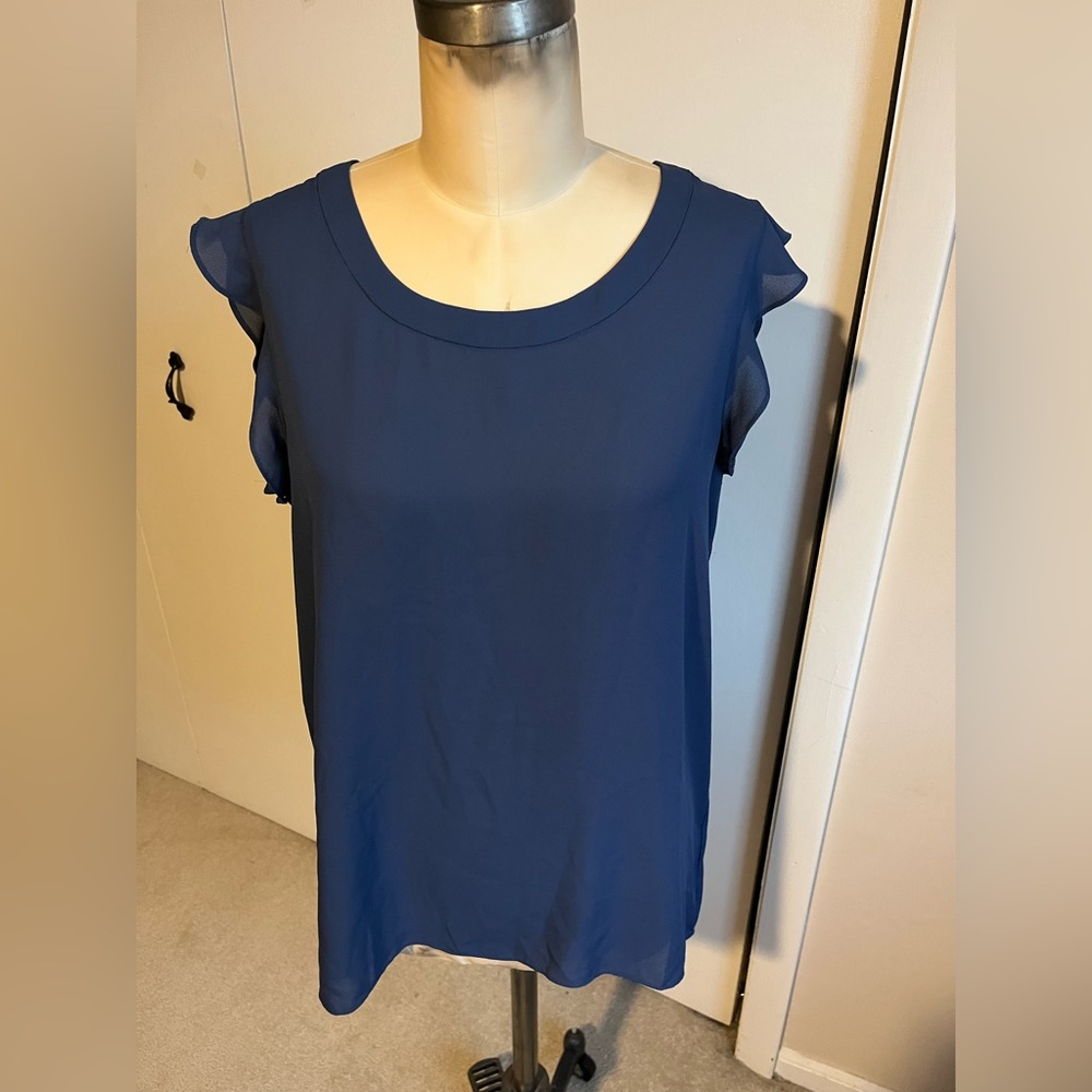 Cute flowy sleeveless blouse size S